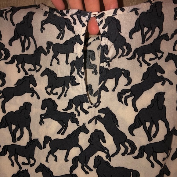 H&M adorable horse top - Picture 2 of 4